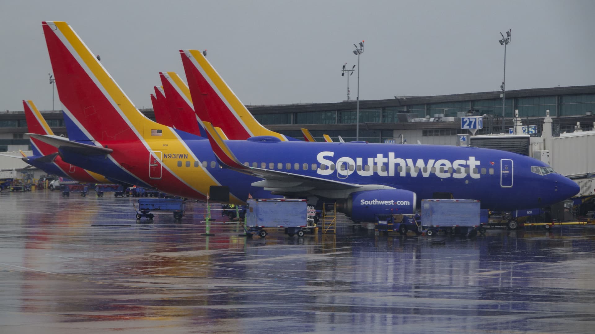 Southwest’s summer profit outlook trails estimates as fuel costs rise
