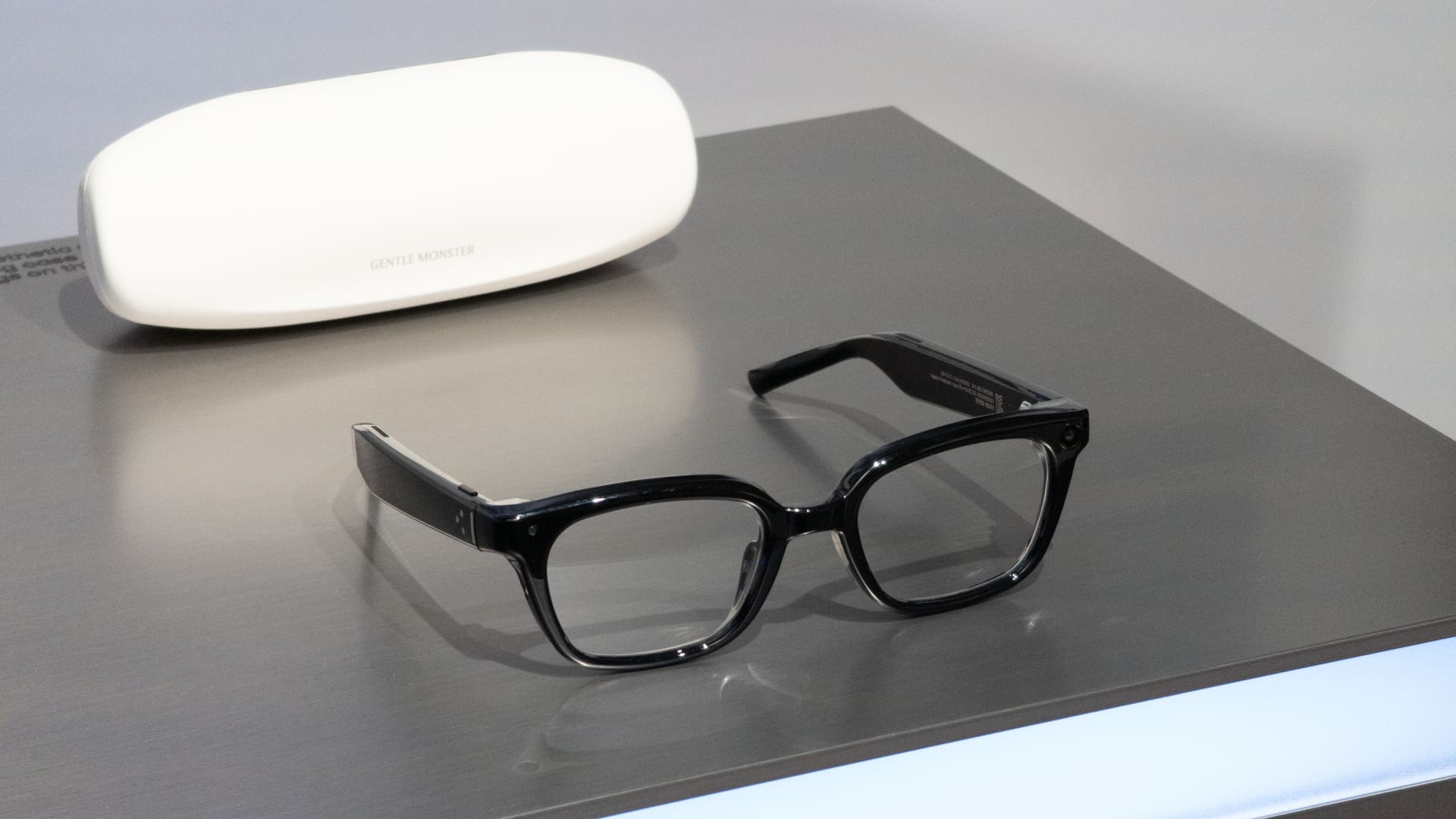 Samsung sets out smart glasses features in challenge to Meta