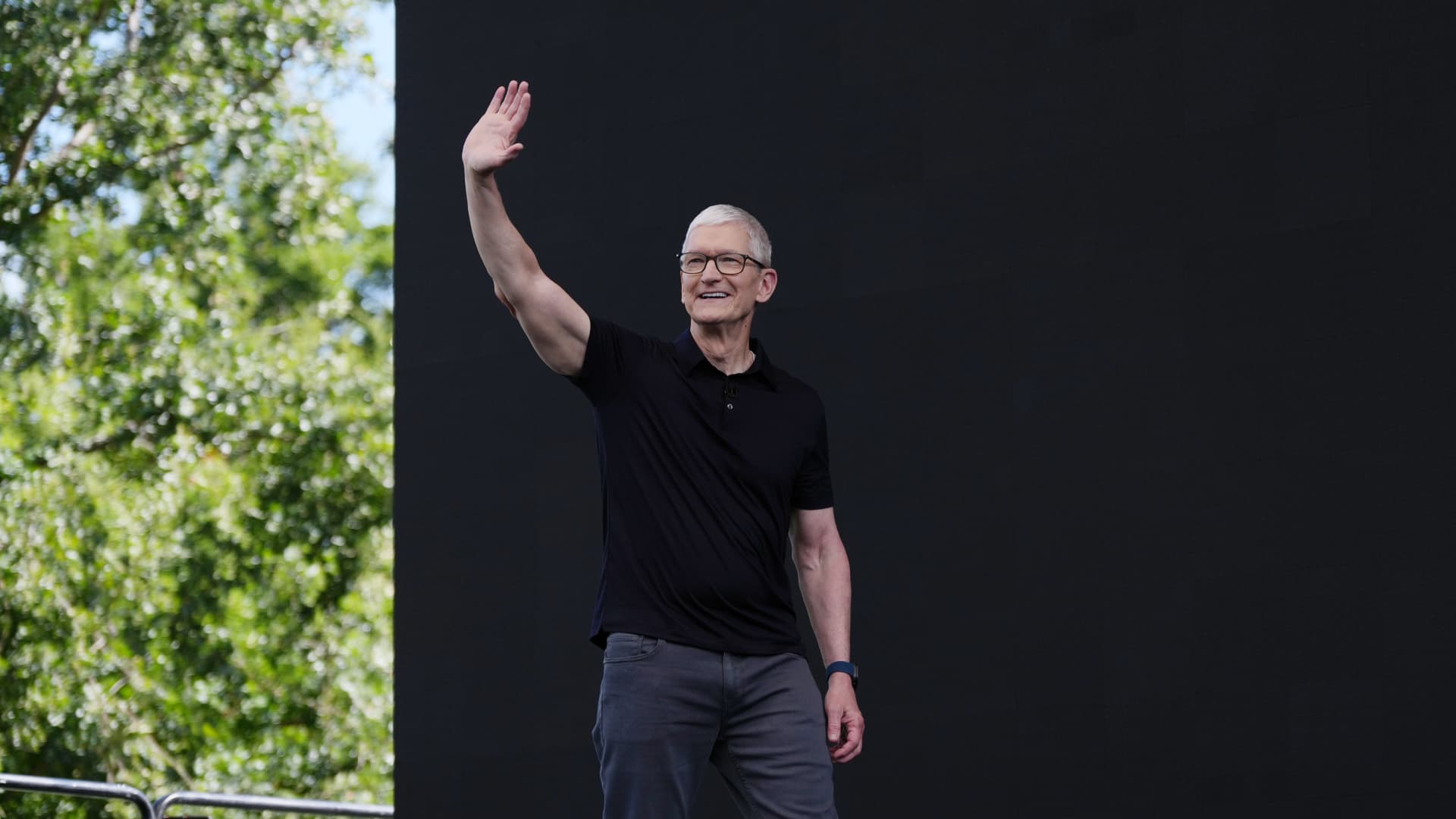 Futures fall as oil jumps and Apple sets $30bn Broadcom chip deal