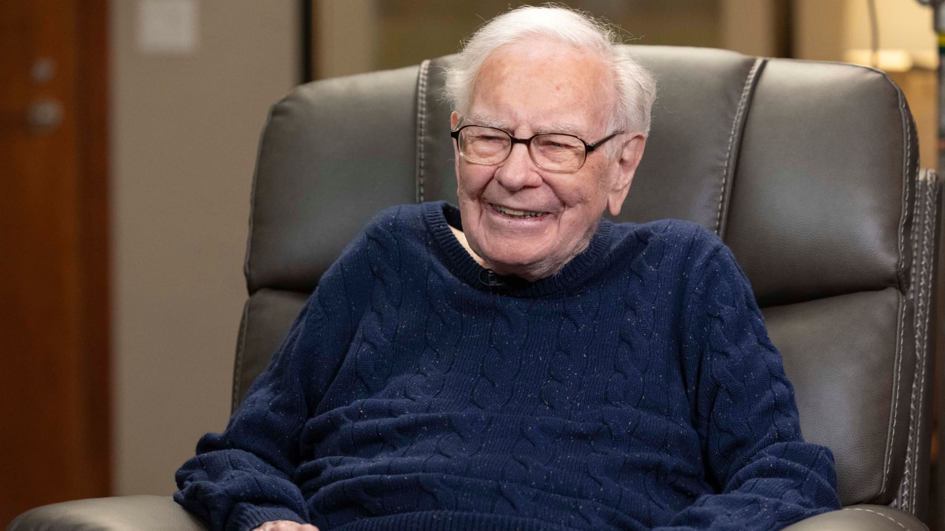 Buffett says he started Berkshire’s Alphabet stake and will end Gates gifts