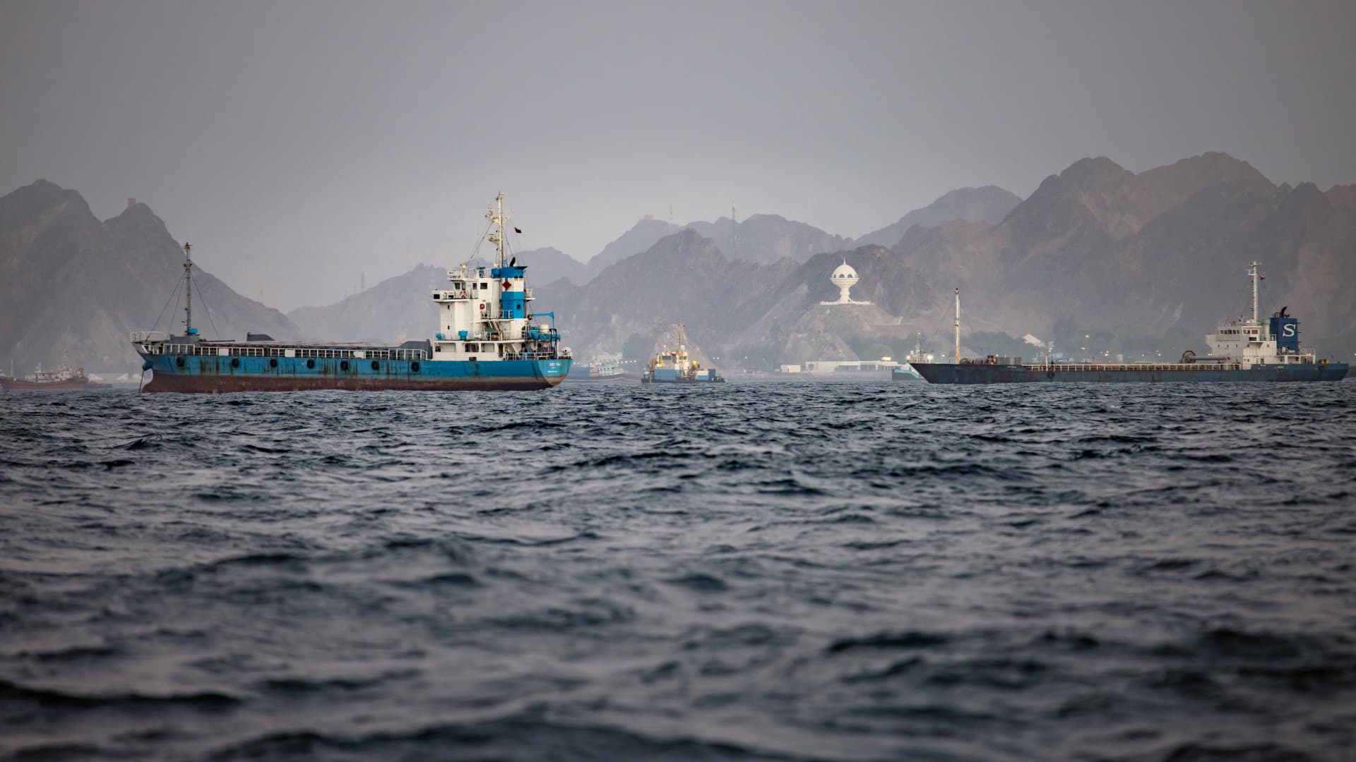 Oil gains as US-Iran threats put regional infrastructure in focus