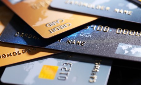 US credit applications rise as households keep payment options open