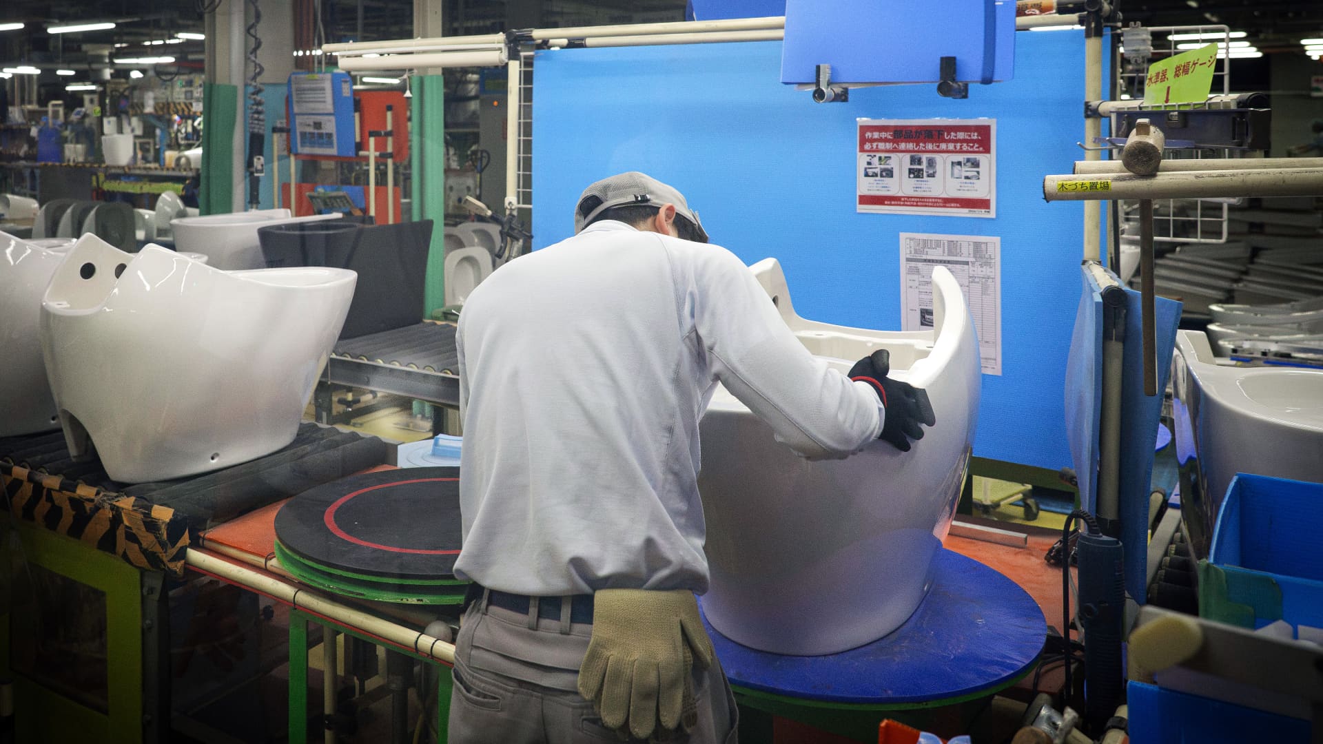 Japan’s AI trade lifts makers of toilets, glass fiber and seasonings