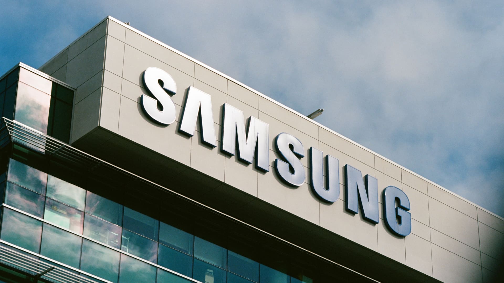 Chip shares retreat as Samsung results miss investors’ AI expectations