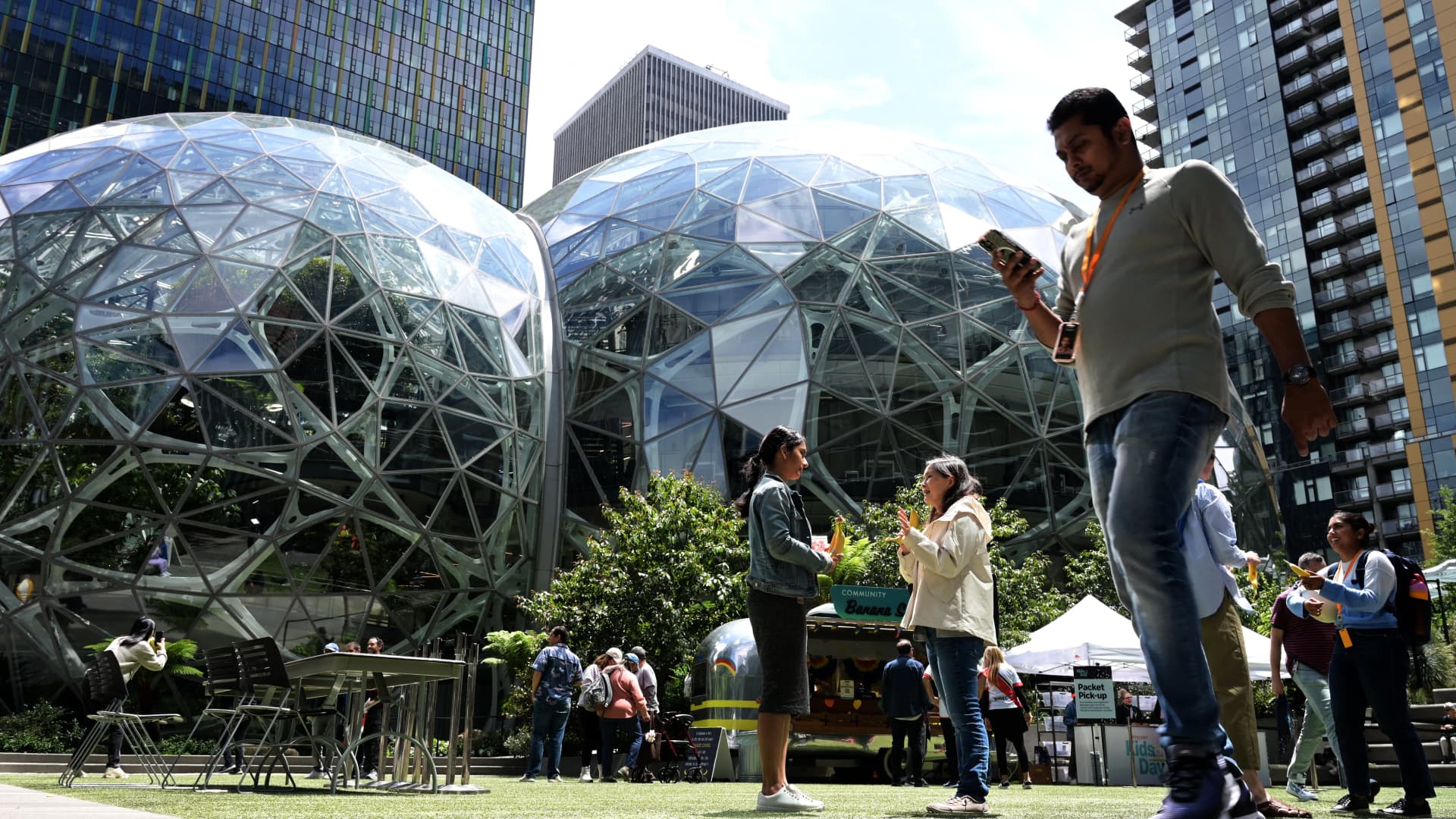 Amazon layoffs test former staff in crowded tech job market