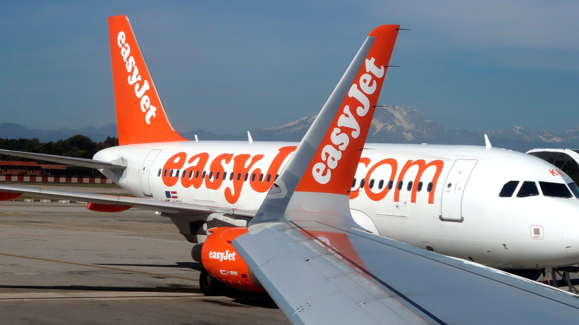 EasyJet weighs Apollo bid at $7.7 billion after Castlelake offer