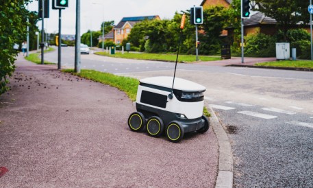 Robotics firms target costly doorstep gap in delivery automation