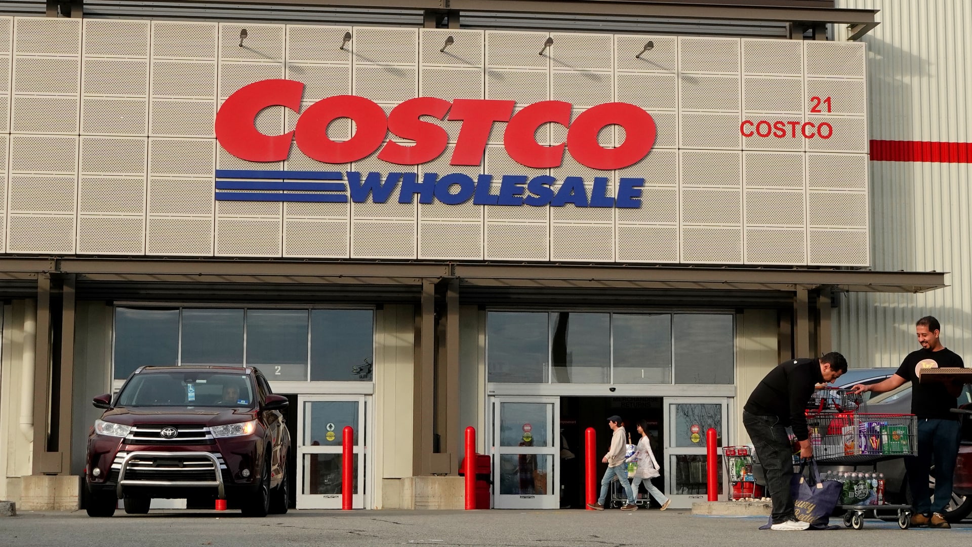 Costco shares fall as June sales growth slows below expectations