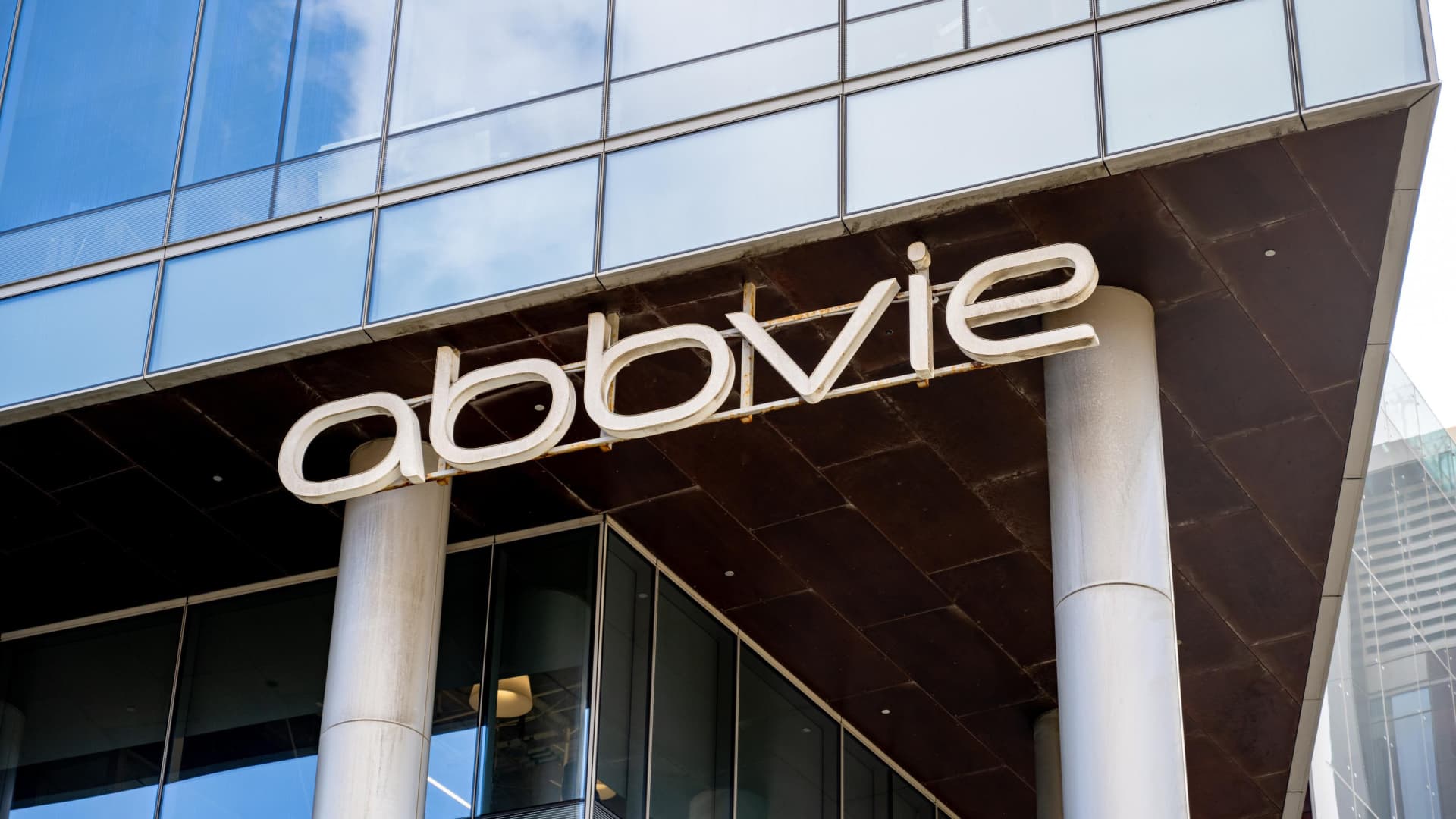 Jefferies screens for low-momentum stocks as AI volatility rises
