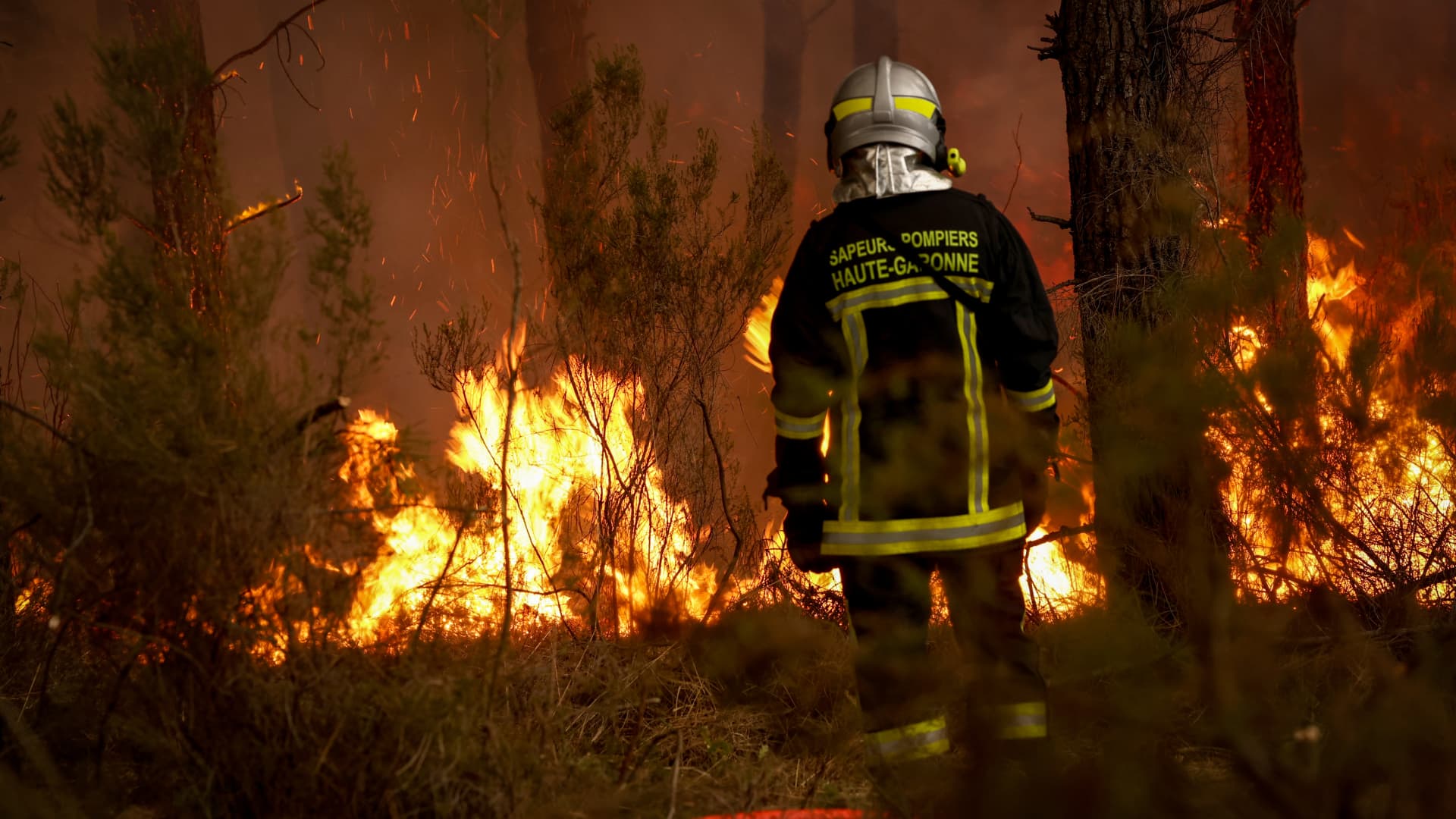 Spain France wildfires evacuation exceeds 300,000 as Macron convenes crisis meeting