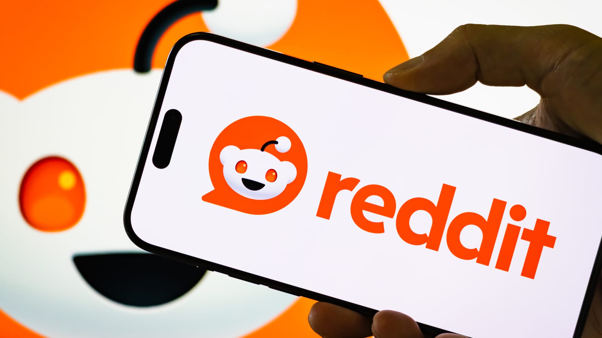 Reddit shares fall on report of Google AI data deal doubts