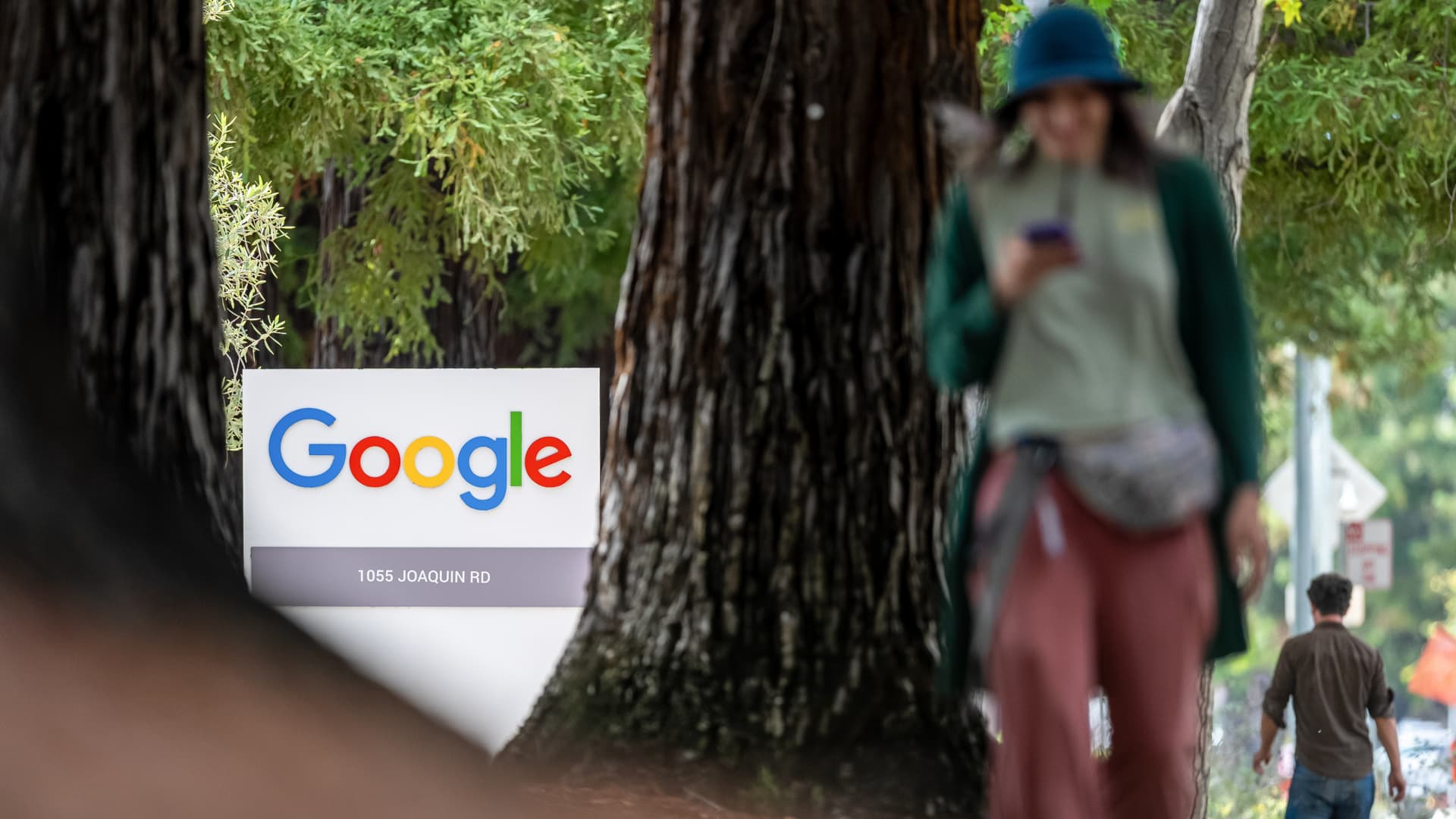 Alphabet and Tesla declines weigh on US futures as oil rises