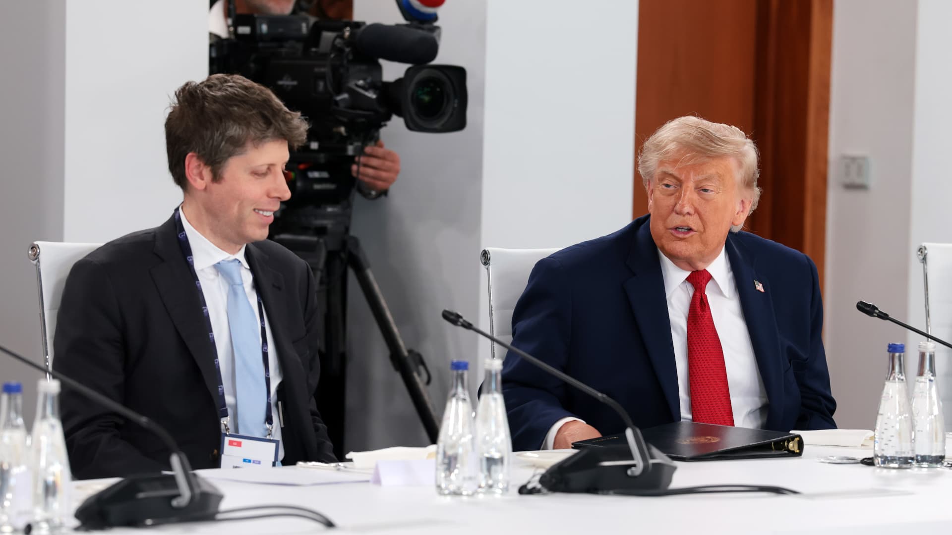 Trump AI executive order faces deadline as AI regulation fight grows