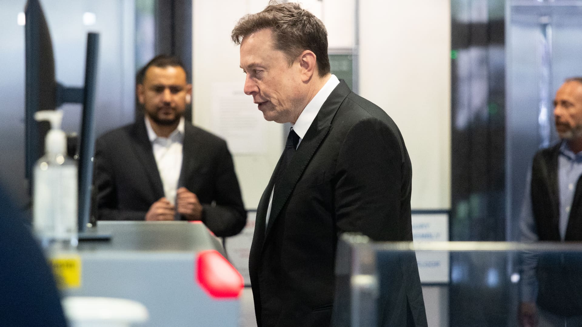 Musk and Altman renew OpenAI feud after Apple trade-secrets suit