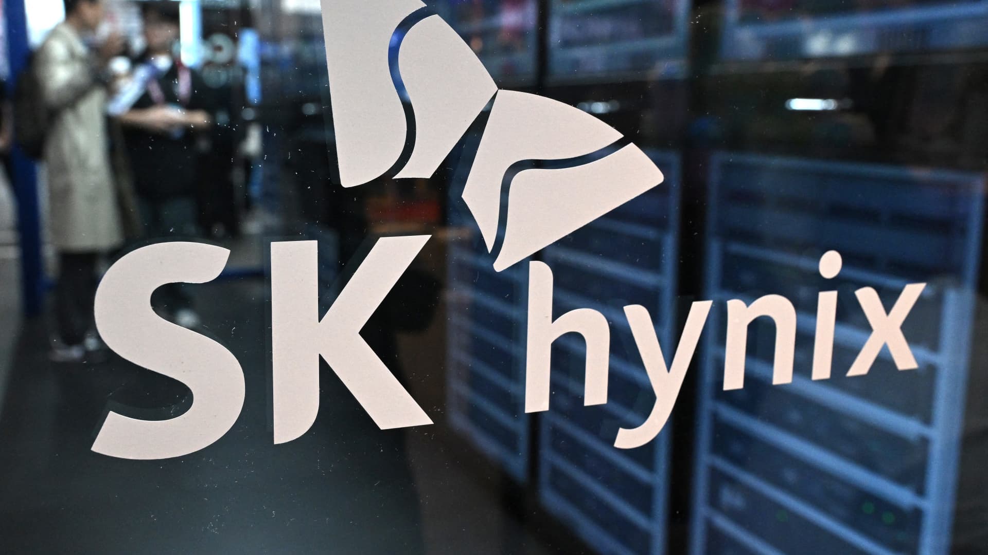 SK Hynix earnings hit record profit but miss LSEG estimates