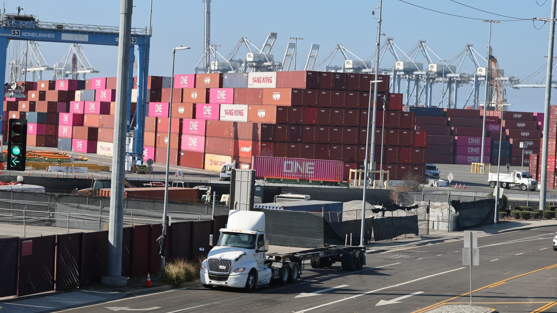 U.S. trade deficit widens to $105.6 billion in August