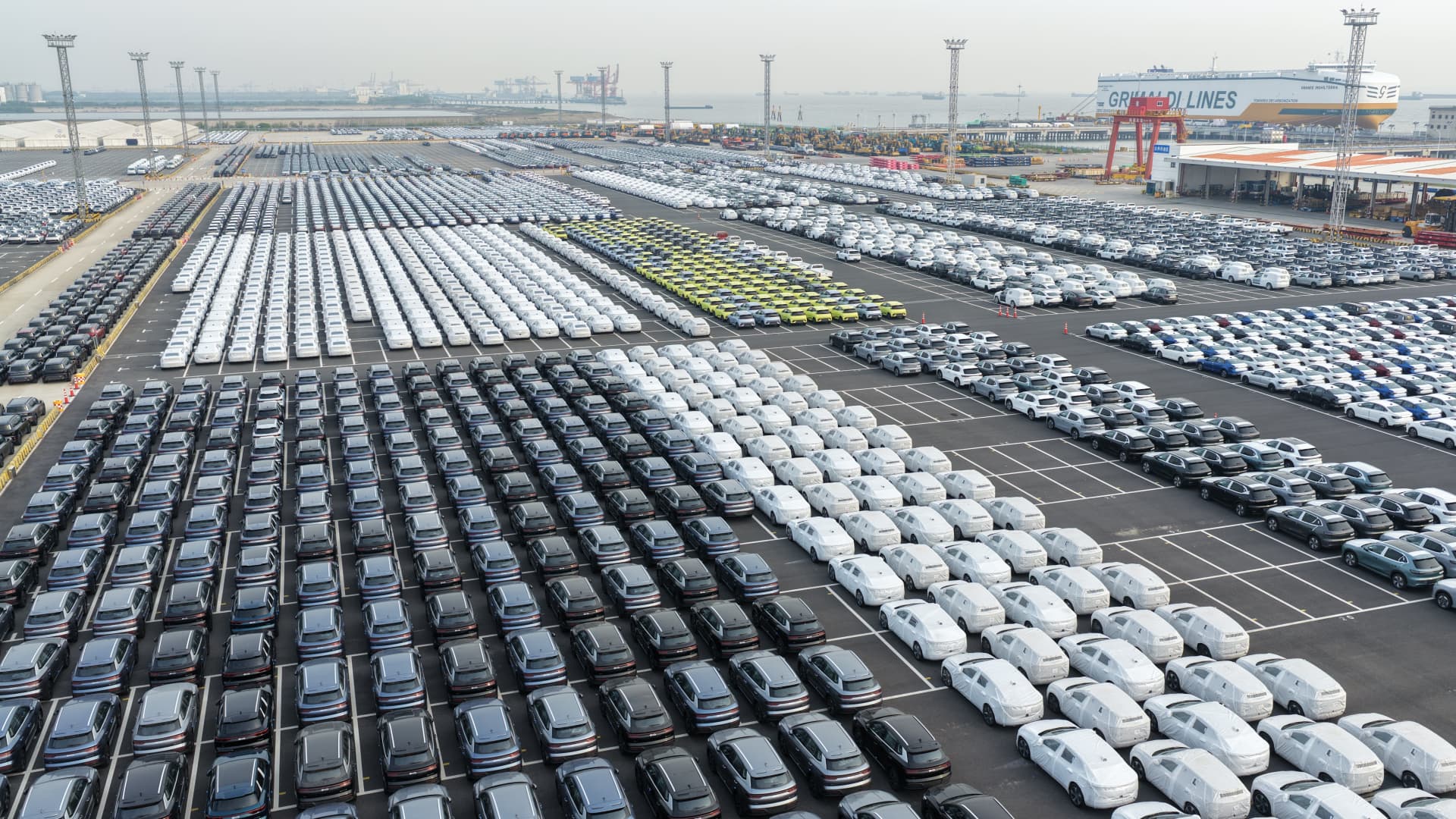 Chinese EV groups widen overseas investment lead over US rivals