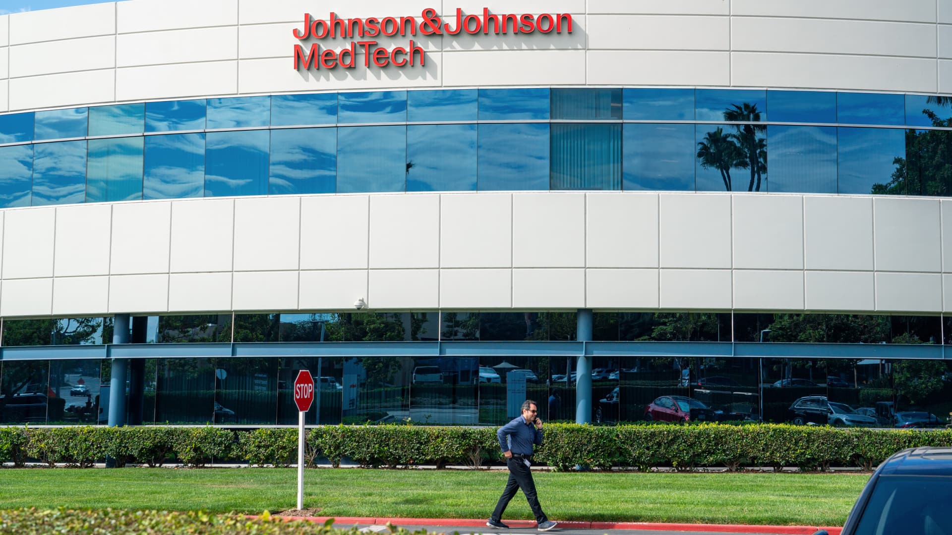 J&J shares rise after FDA clears Ottava surgical robot