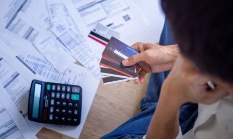 Credit card delinquencies in June edge up as charge-offs fall