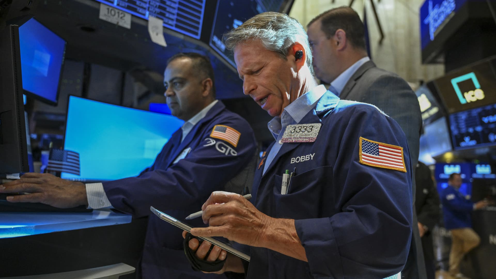Monday mixed market winners broaden as tech and chip shares fall