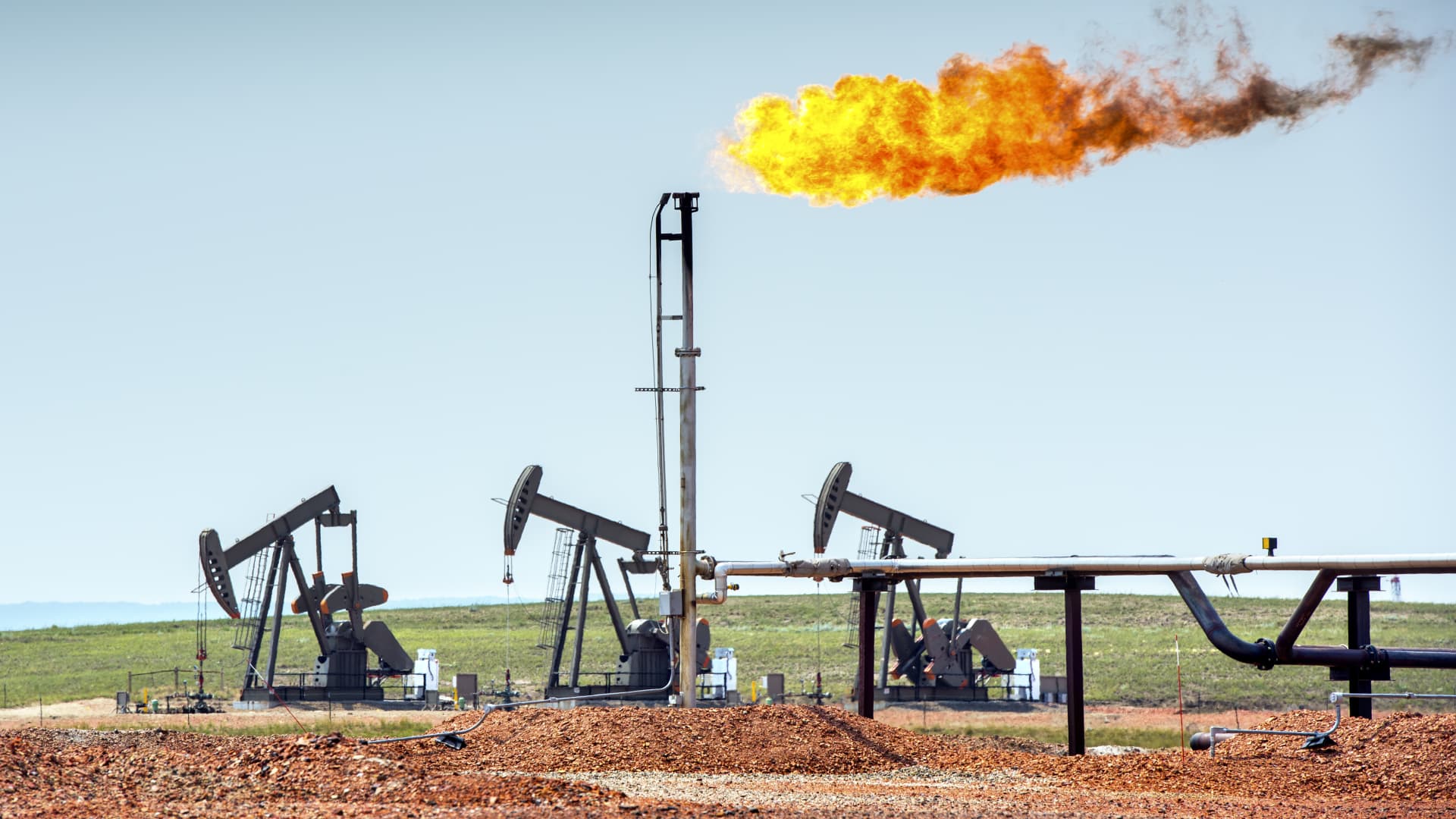 Oil rises as US-Iran conflict puts Hormuz supply route in focus