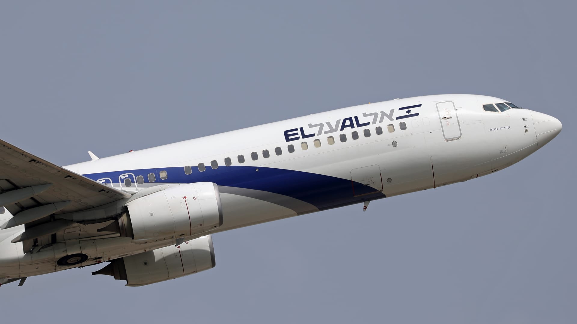Israelis fly home to vote in tight parliamentary election