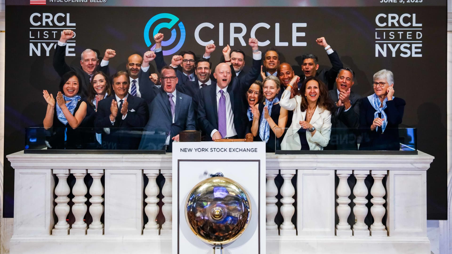 Circle shares rise after OCC approves national trust bank charter
