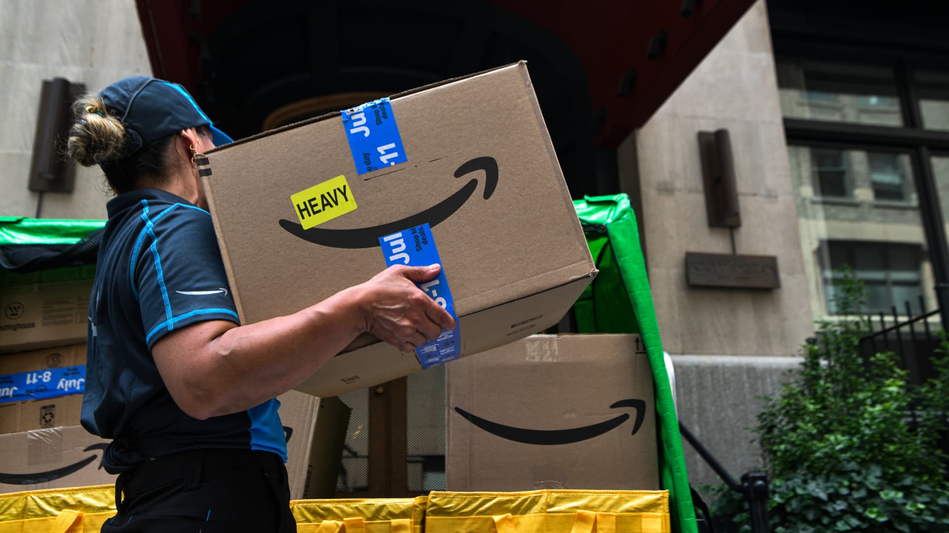 Amazon plans $25 billion bond sale as AI spending debate weighs on tech