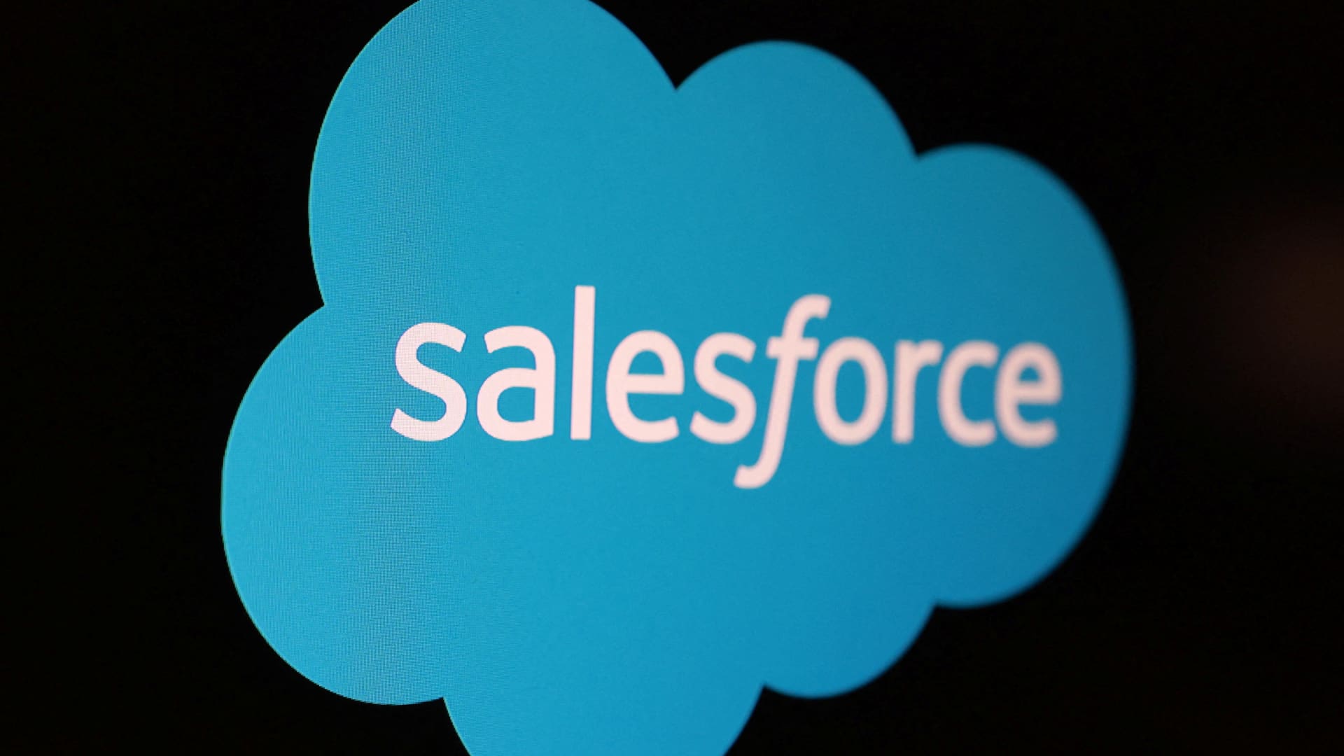 Salesforce shares fall as KeyBanc downgrade tests AI platform case