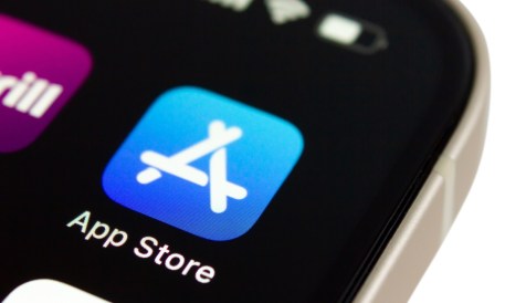 Apple virtual shopping assistant appears in Apple Store app policy