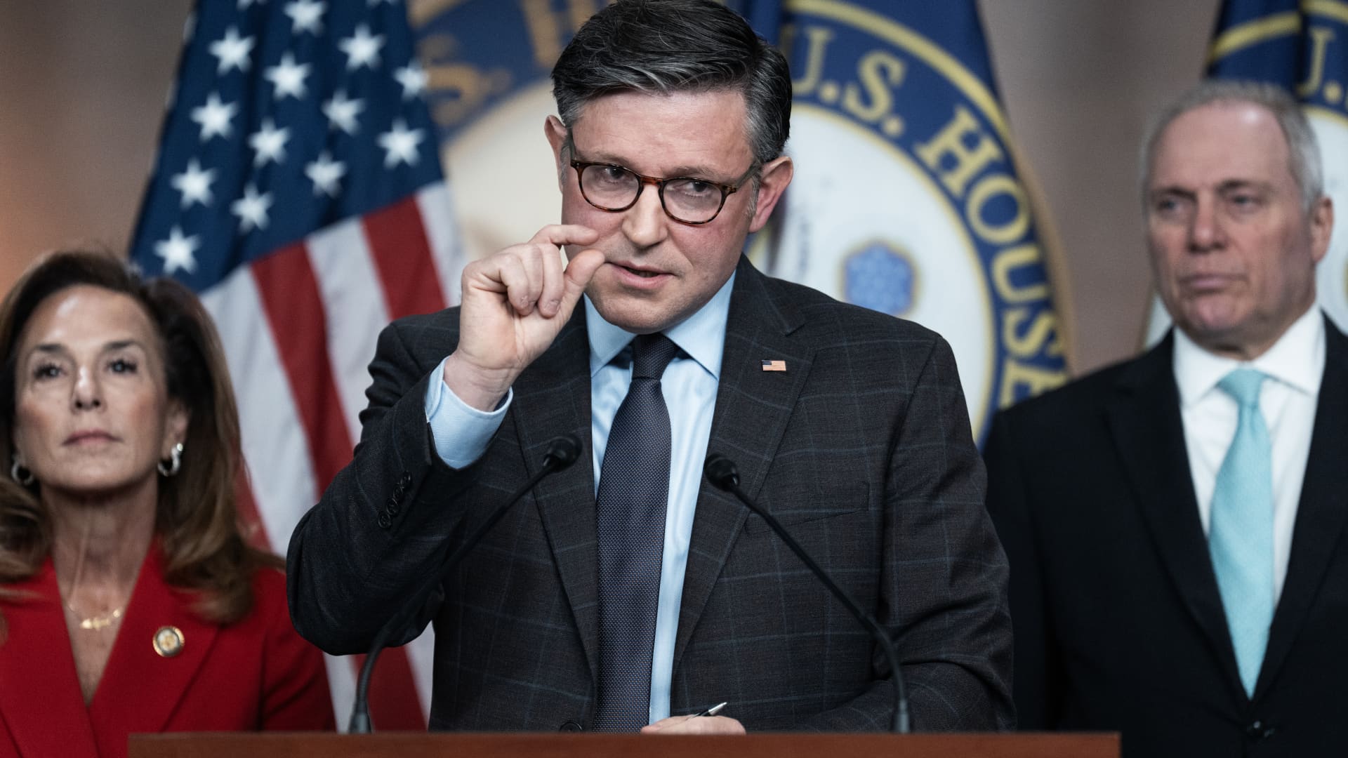 House Resolution 1490 denouncing socialism passes 220-192