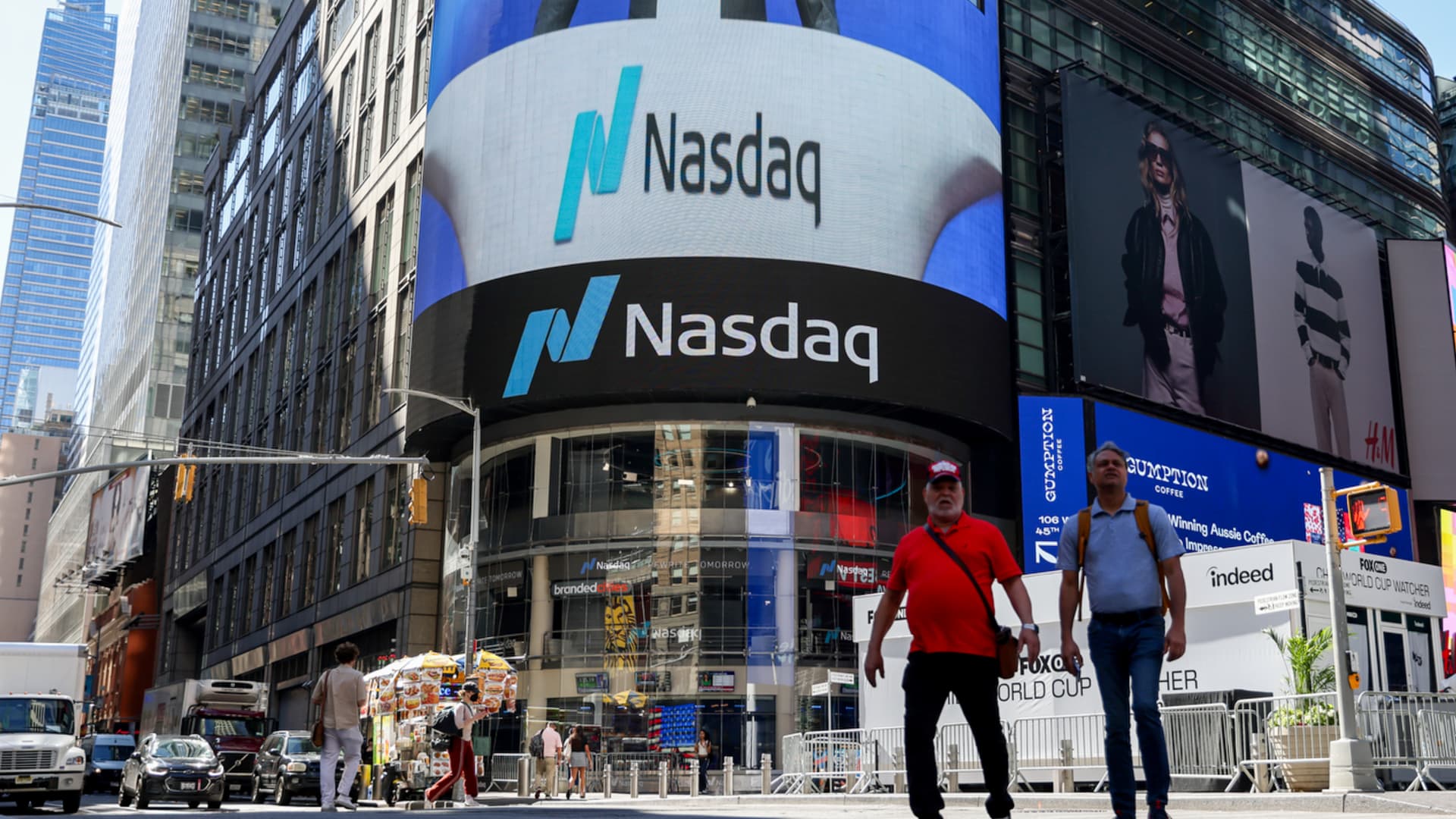 Nasdaq 100 options trade targets new QQQ high by month-end