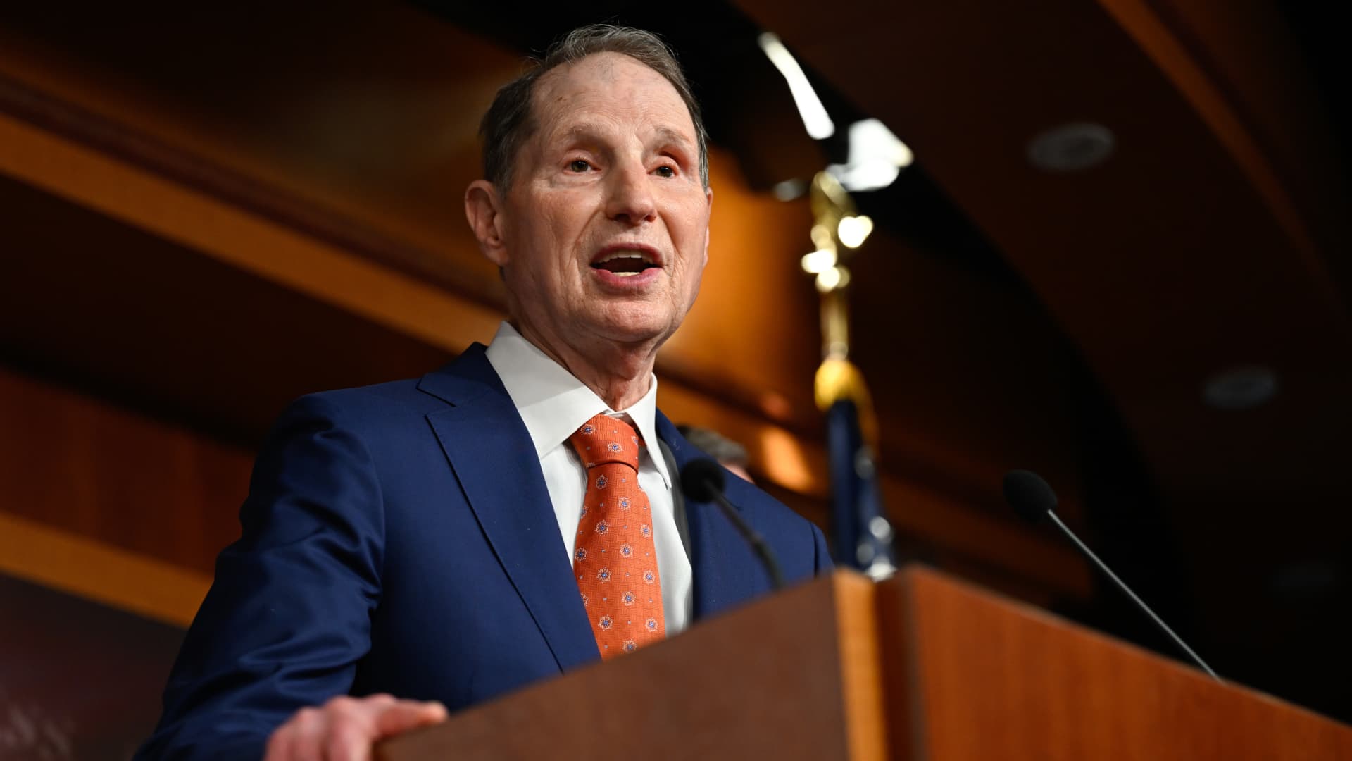 Wyden bill would require Congress to approve key Trump tariffs