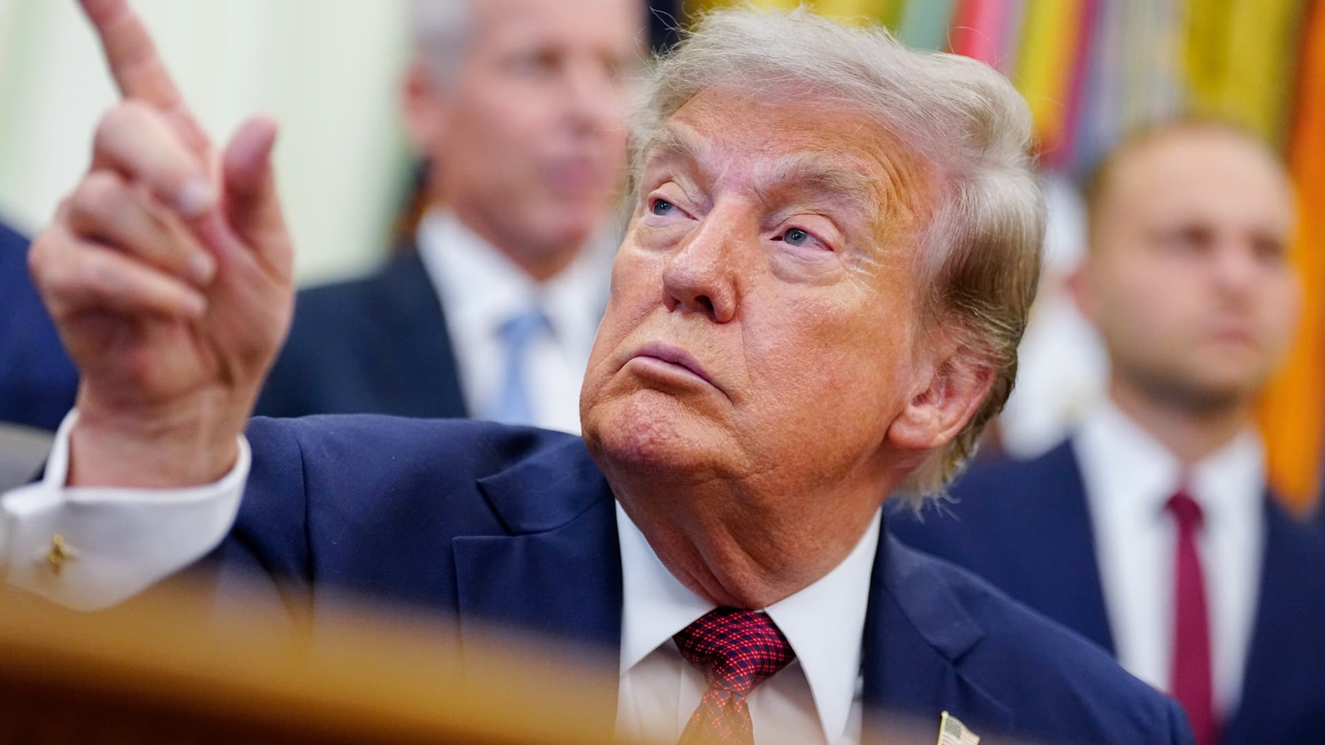 Trump backs Warsh while pressing Fed for lower interest rates